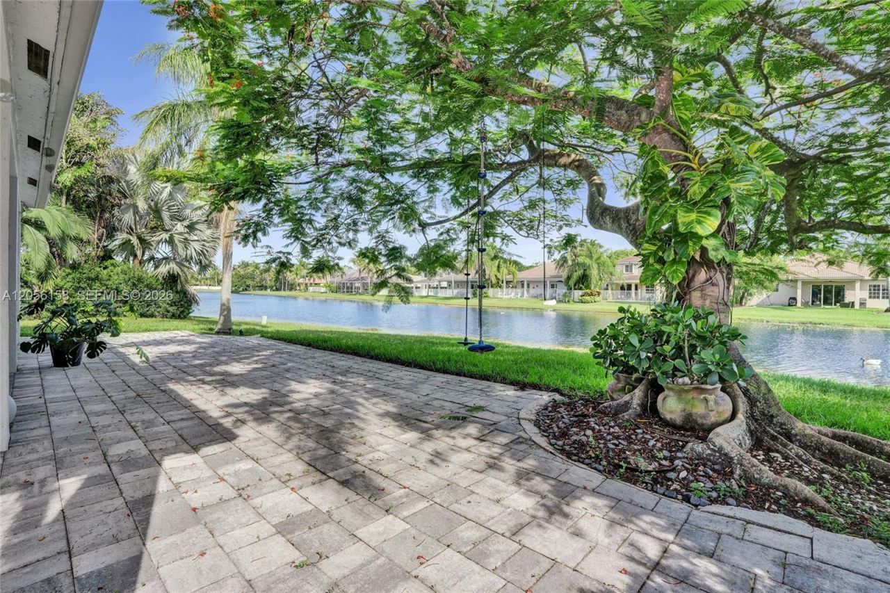 1216 Chinaberry Dr, Weston, FL 33327 Photo