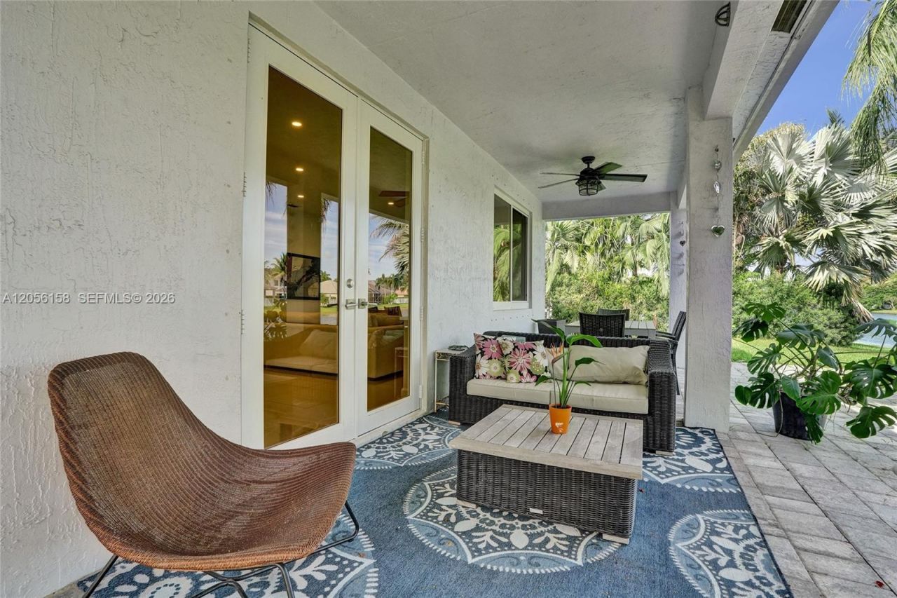 1216 Chinaberry Dr, Weston, FL 33327 Photo