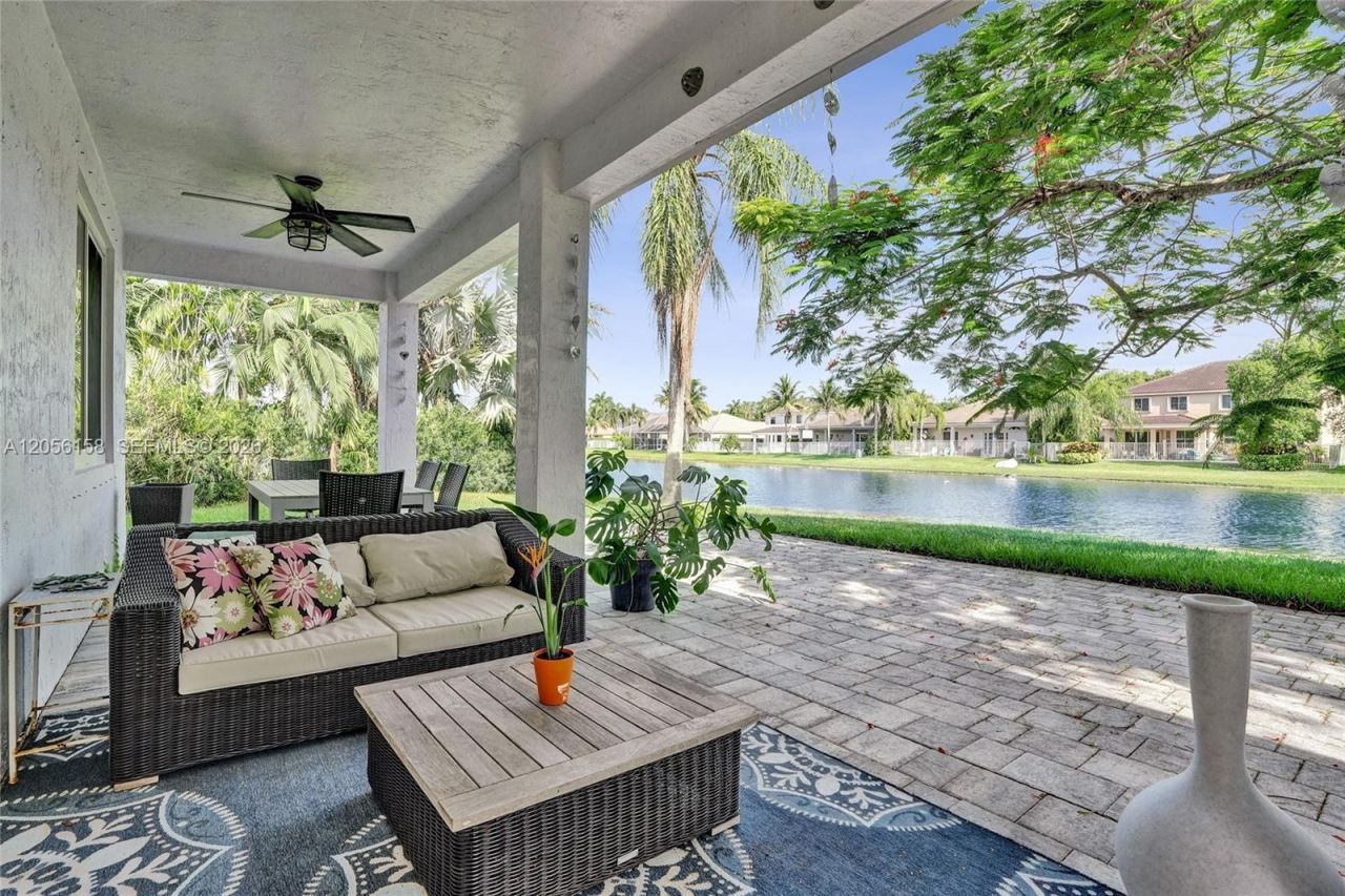 1216 Chinaberry Dr, Weston, FL 33327 Photo