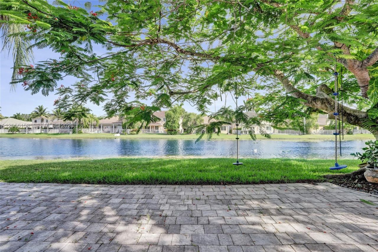 1216 Chinaberry Dr, Weston, FL 33327 Photo