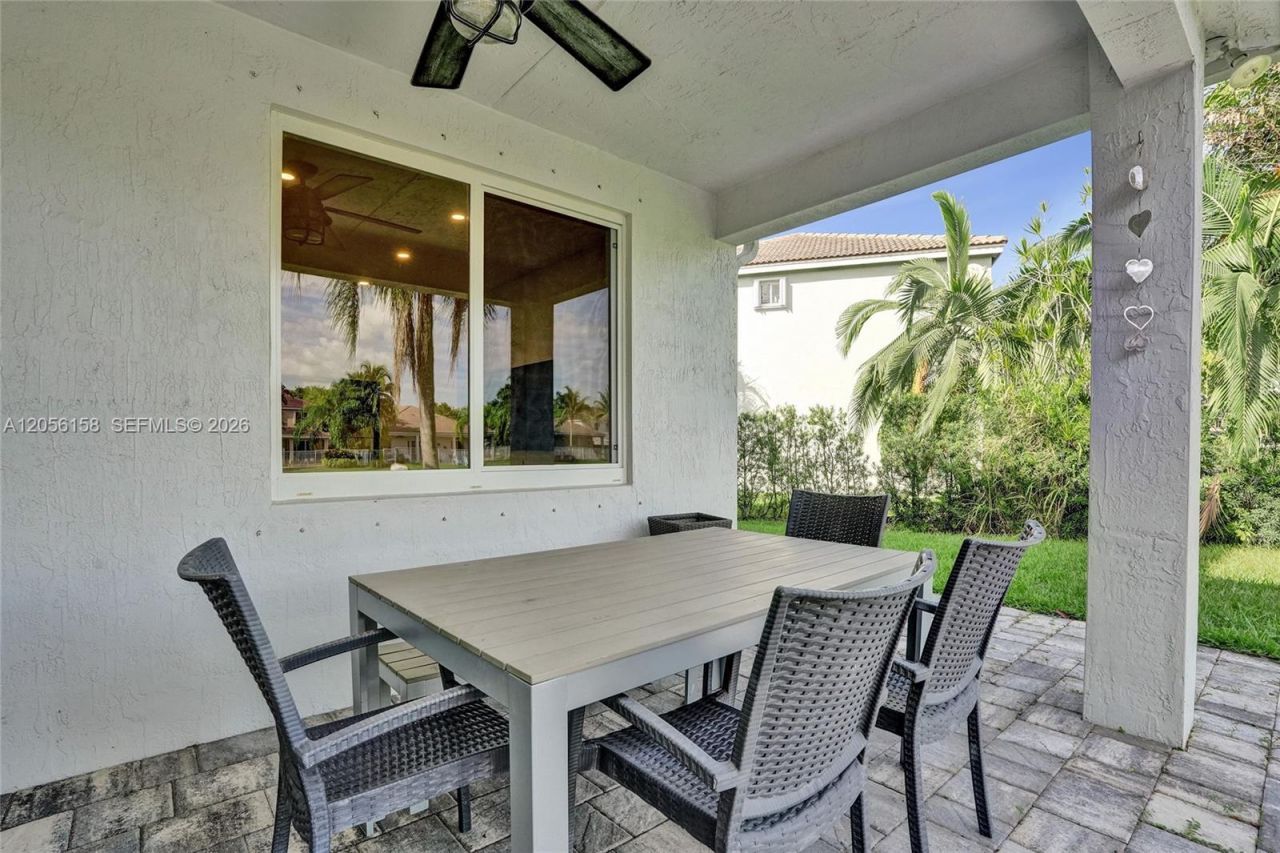 1216 Chinaberry Dr, Weston, FL 33327 Photo