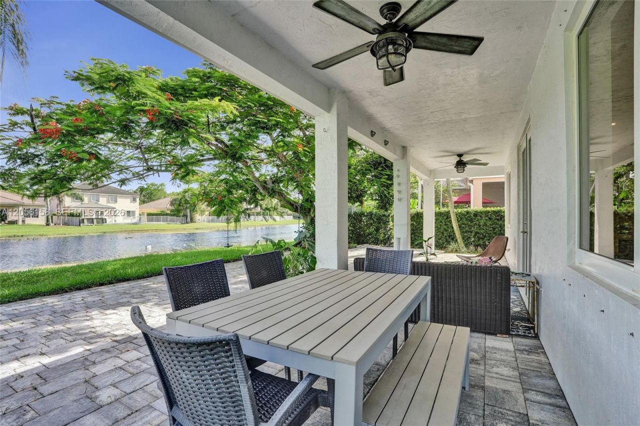 1216 Chinaberry Dr, Weston, FL 33327 Photo