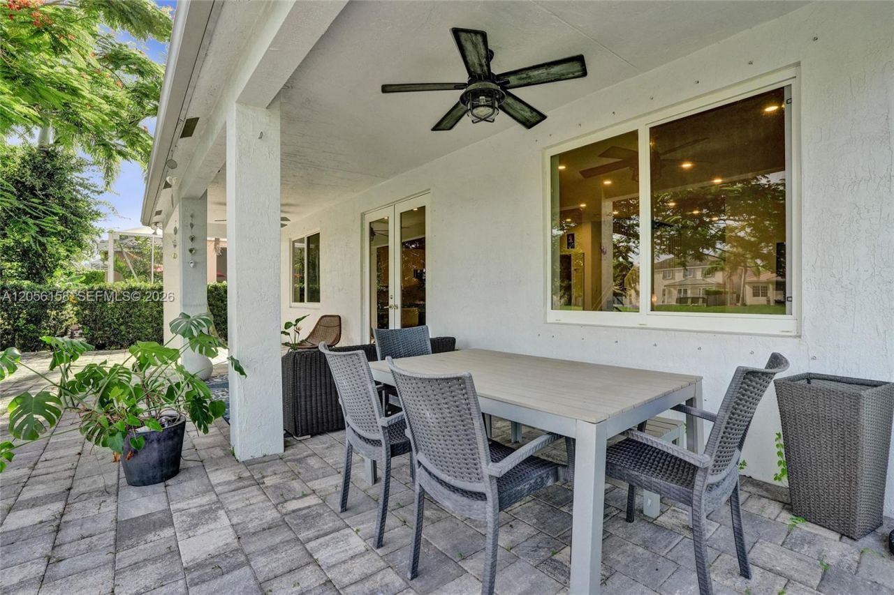 1216 Chinaberry Dr, Weston, FL 33327 Photo