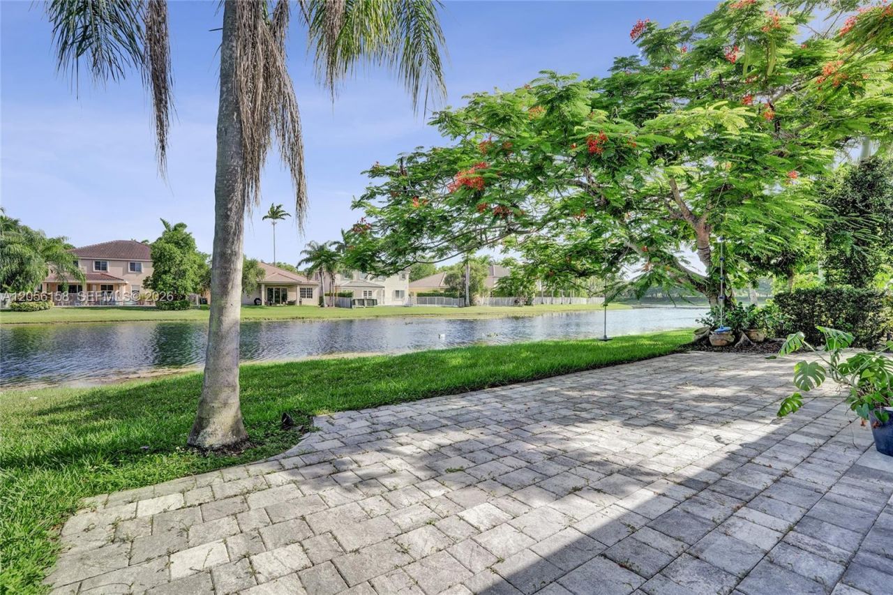 1216 Chinaberry Dr, Weston, FL 33327 Photo