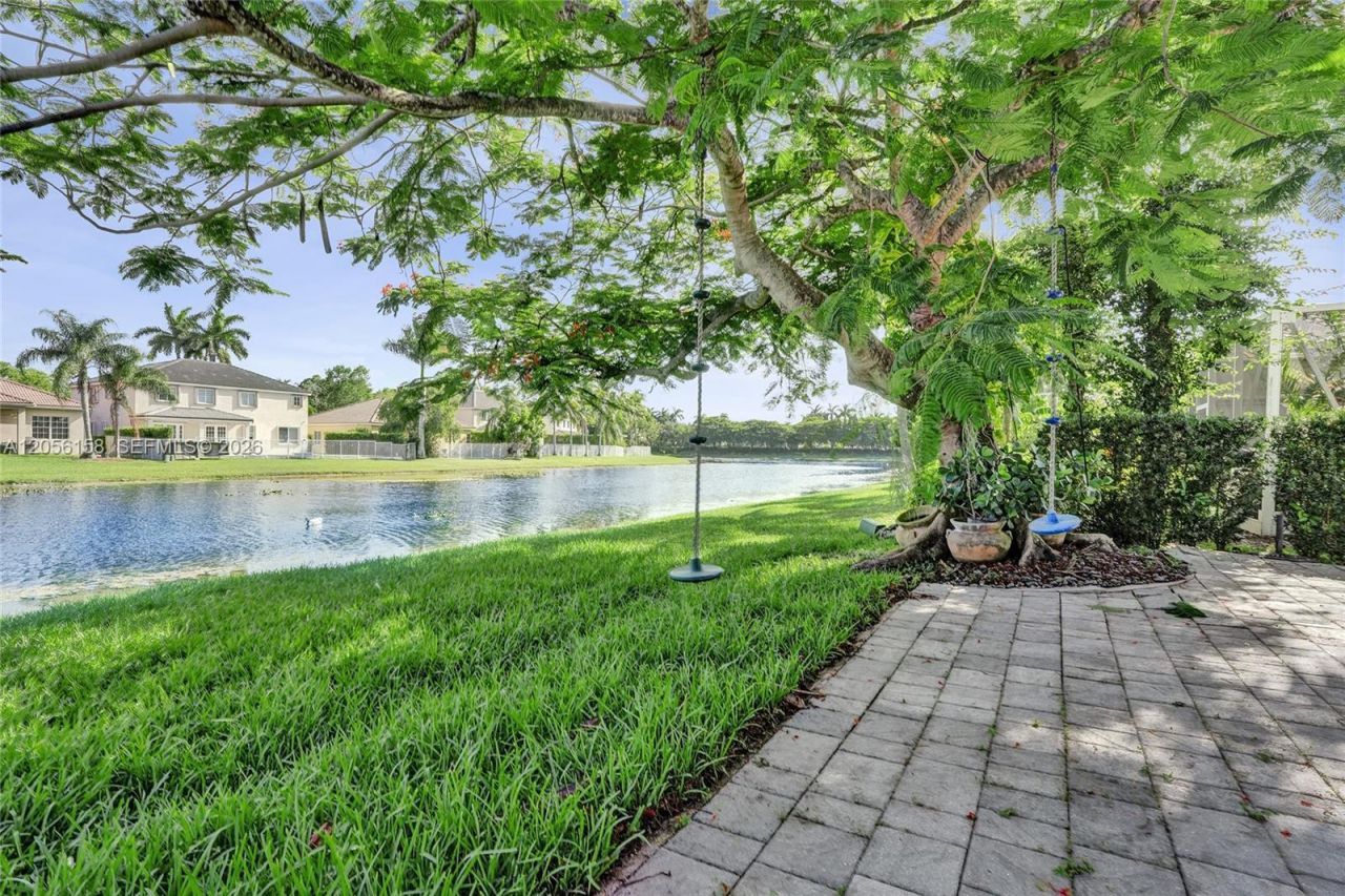 1216 Chinaberry Dr, Weston, FL 33327 Photo