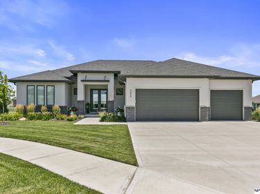 9859 S 98 Circle, Papillion, NE 68048