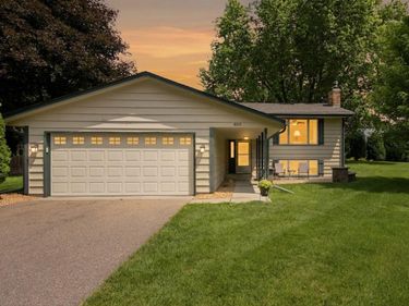 8033 Dakota Lane, Chanhassen, MN 55317