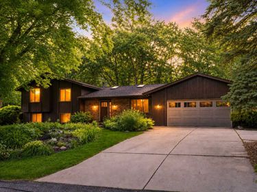 14810 Lloyds Drive, Minnetonka, MN 55345