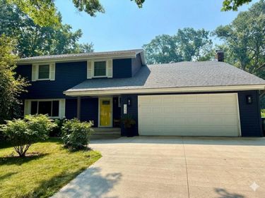 1212 Balsam Trail E, Eagan, MN 55123