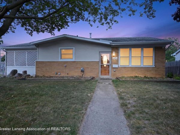 4424 Barclay , Lansing, MI 48911