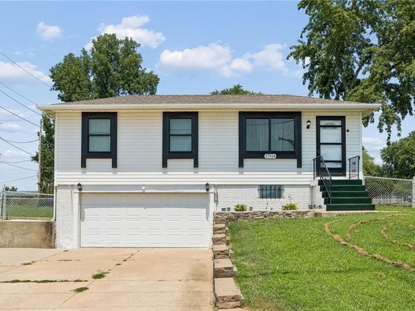 17914 N Whitney Road, Independence, MO 64058