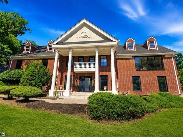 60 Brookside Dr, Upper Saddle River, NJ 07458