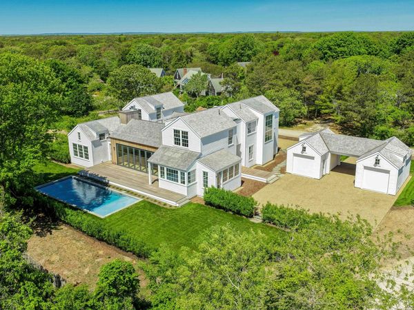 2 Lexington Avenue, Edgartown, MA 02539