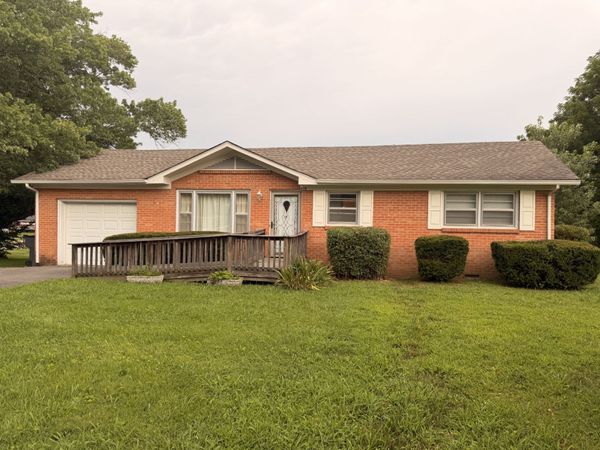 810 Sunset Dr , McMinnville, TN 37110