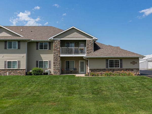 220 E Franklin Street , Unit 204, Eldridge, IA 52748