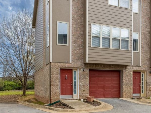1882 N Scull Creek Drive , Fayetteville, AR 72703