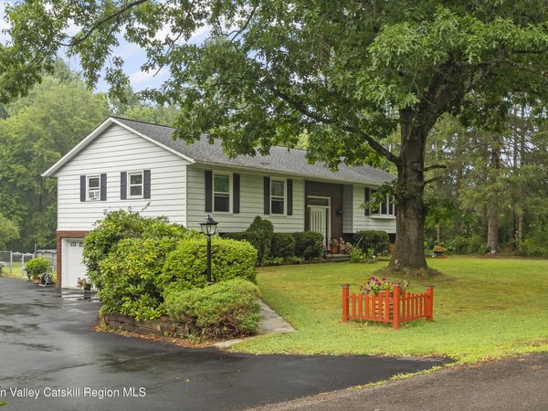 91 Whitney Drive, Valatie, NY 12184