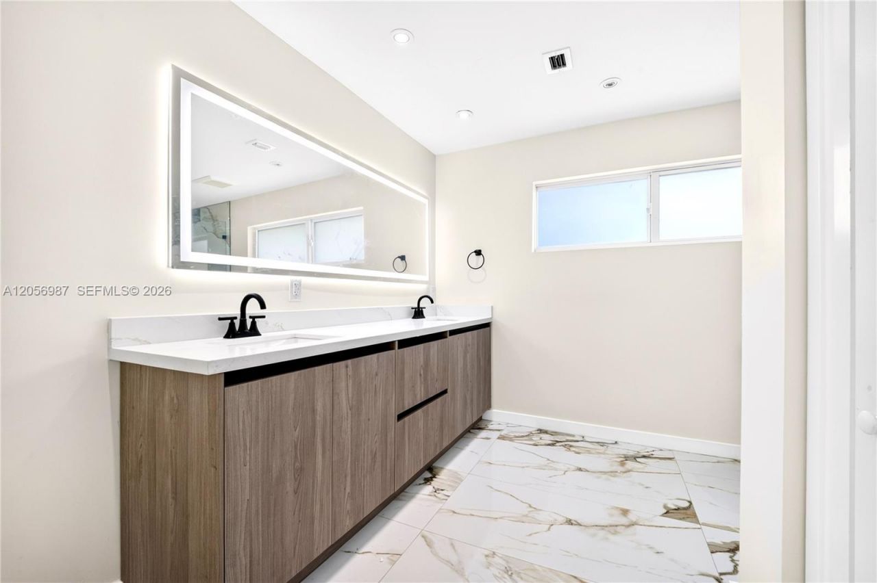 5715 Jackson St, Hollywood, FL 33023 Photo