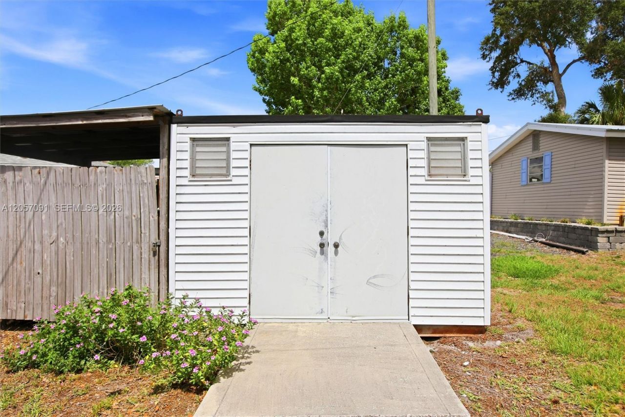836 Lake June Road, Lake Placid, FL 33852 Photo
