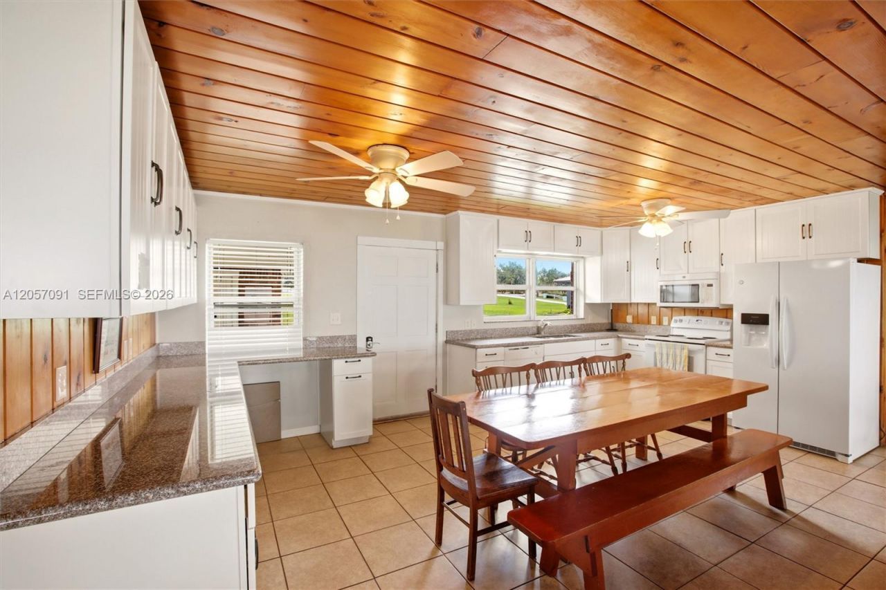 836 Lake June Road, Lake Placid, FL 33852 Photo