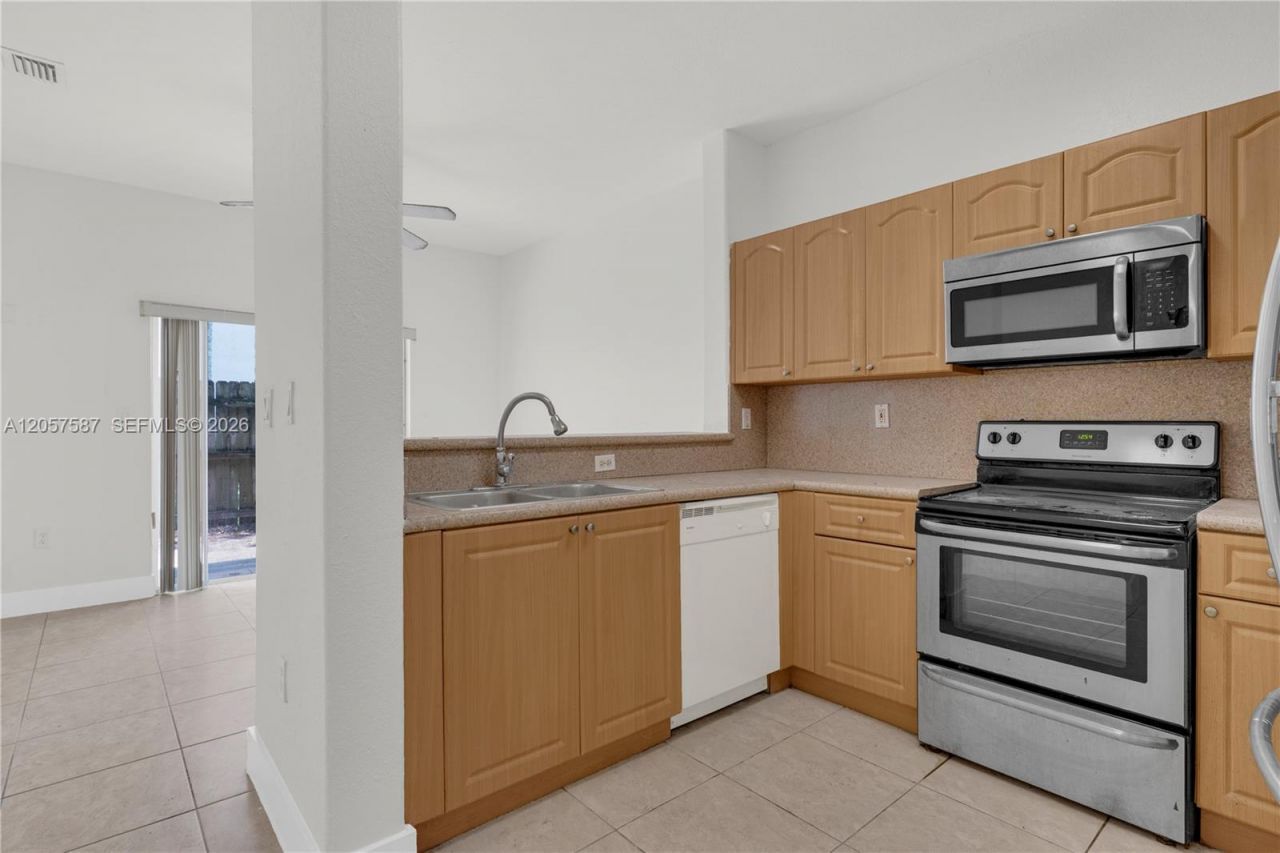 2815 SE 16th Ave, Unit 102, Homestead, FL 33035 Photo