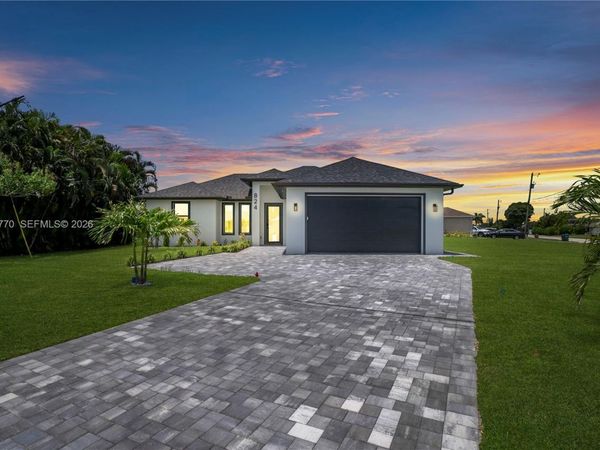 824 SW 15th St , Cape Coral, FL 33991