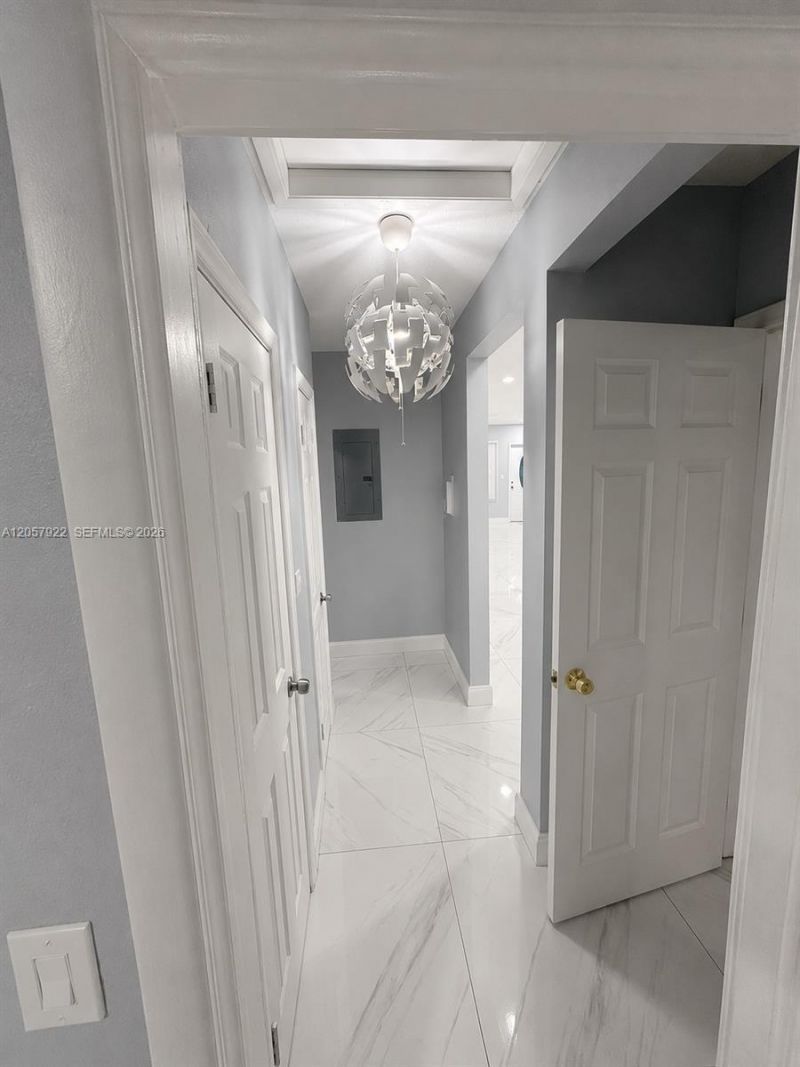552 NE 161st St, Miami, FL 33162 Photo
