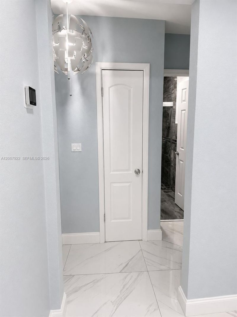 552 NE 161st St, Miami, FL 33162 Photo