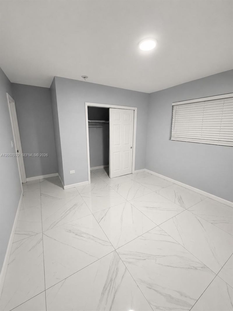 552 NE 161st St, Miami, FL 33162 Photo