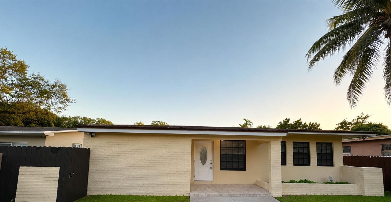 552 NE 161st St, Miami, FL 33162 Photo