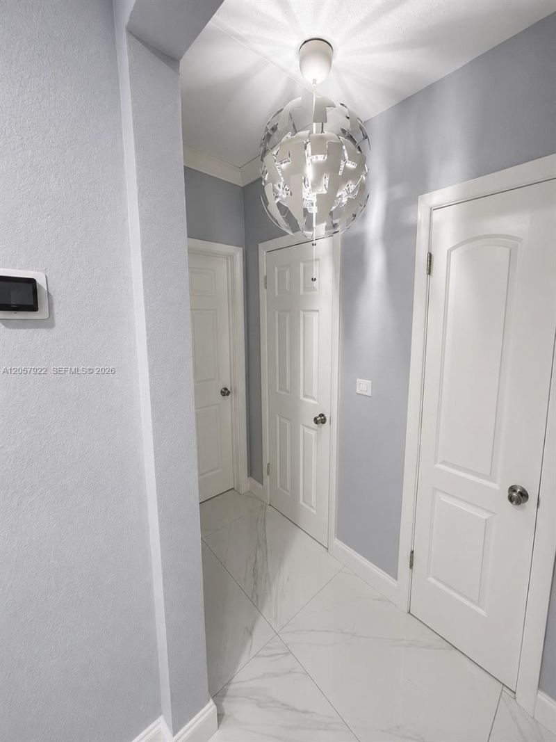 552 NE 161st St, Miami, FL 33162 Photo