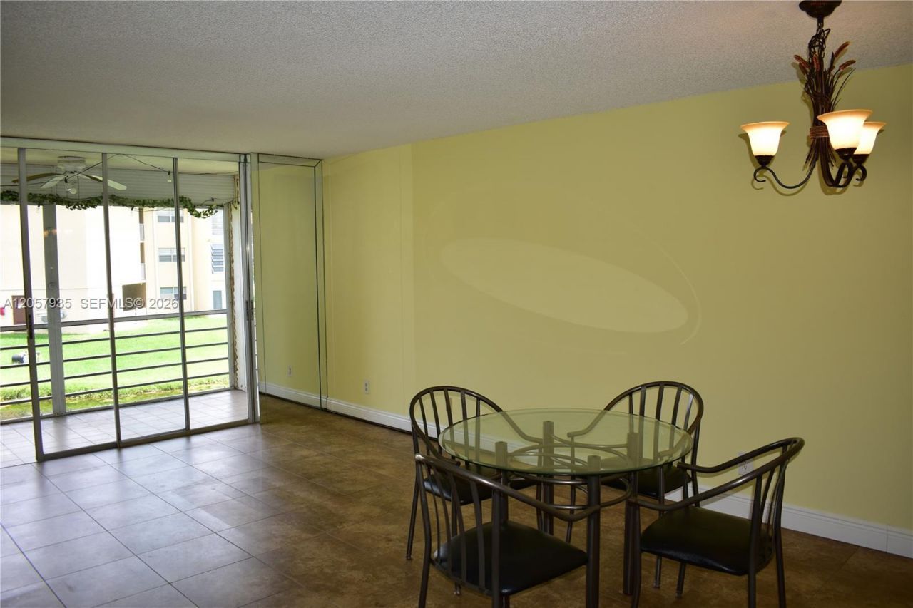 8901 Sunrise Lakes Blvd, Unit 211, Sunrise, FL 33322 Photo