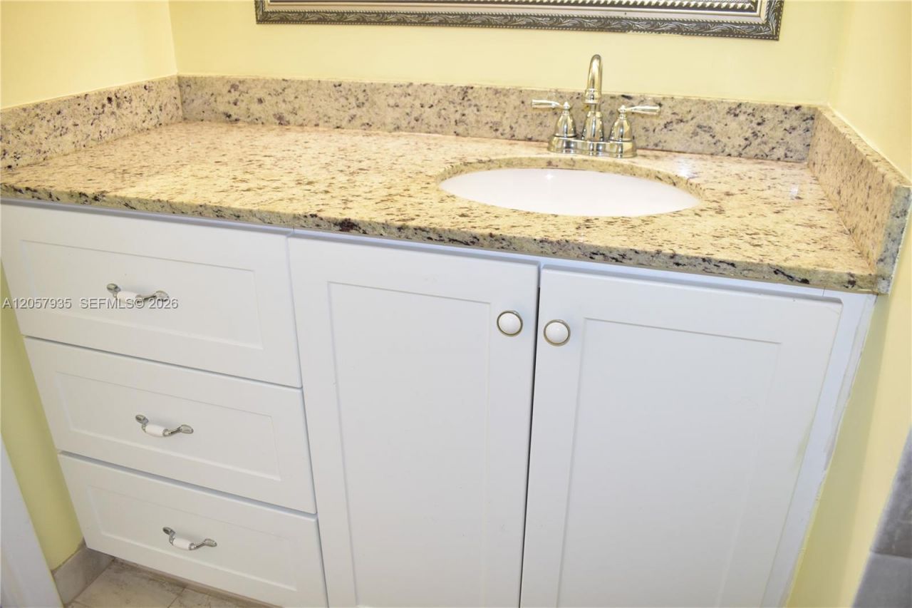 8901 Sunrise Lakes Blvd, Unit 211, Sunrise, FL 33322 Photo