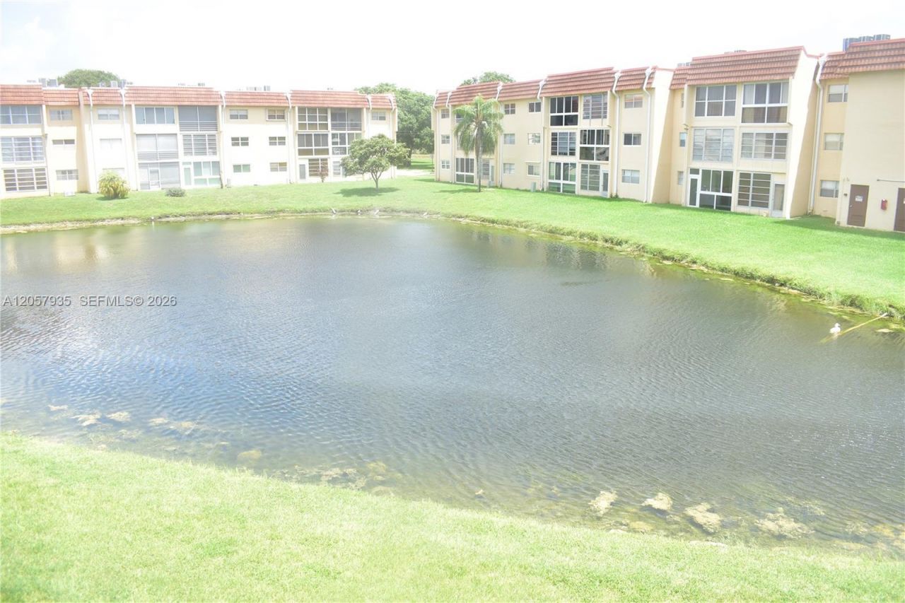 8901 Sunrise Lakes Blvd, Unit 211, Sunrise, FL 33322 Photo