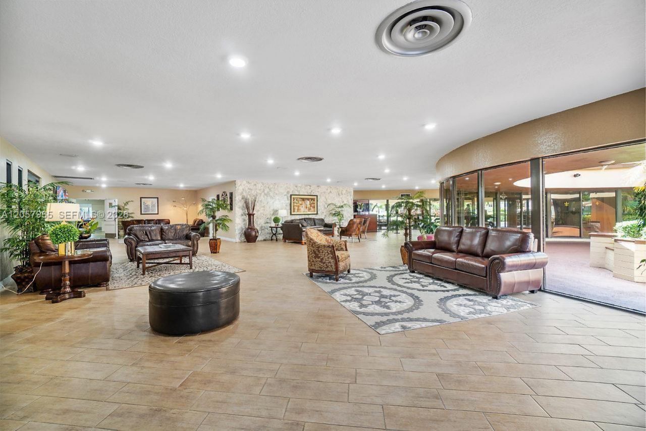 8901 Sunrise Lakes Blvd, Unit 211, Sunrise, FL 33322 Photo