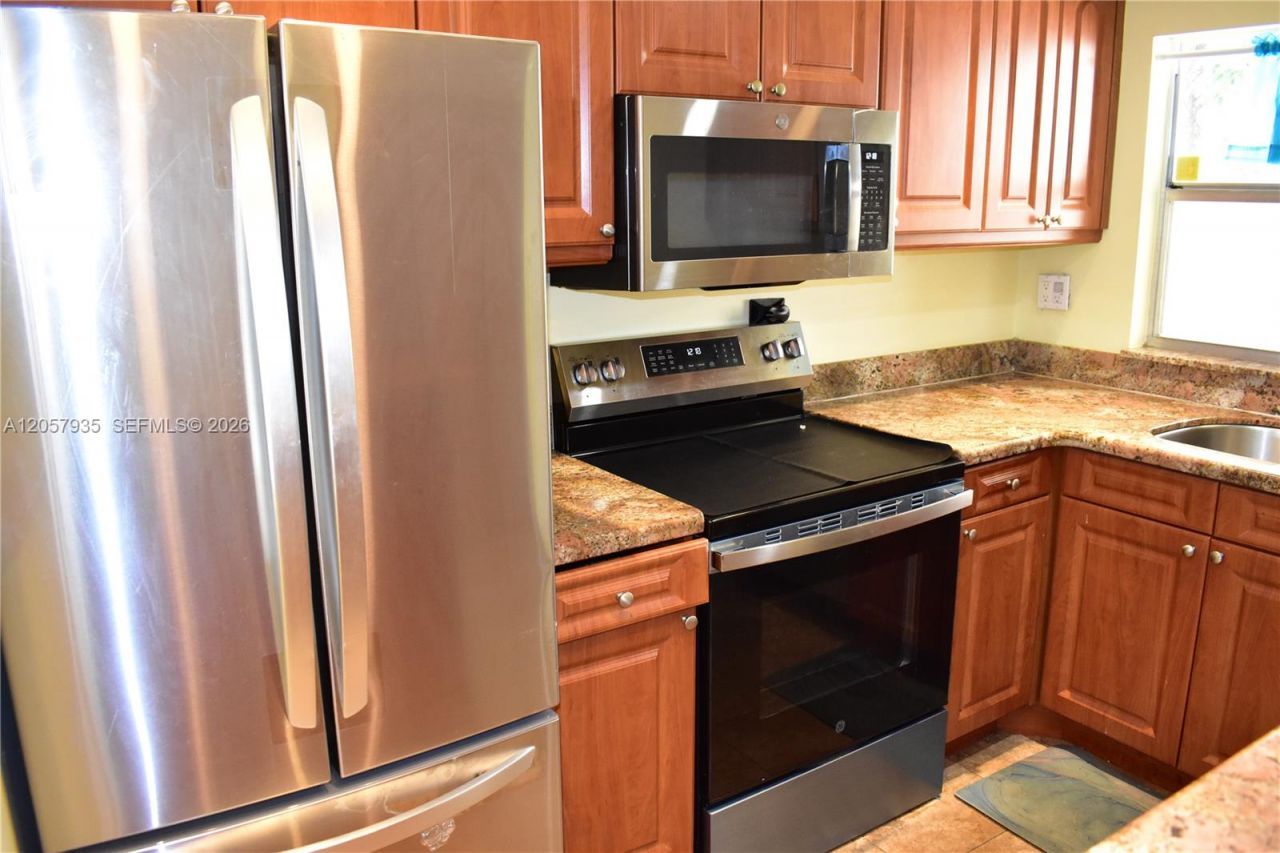 8901 Sunrise Lakes Blvd, Unit 211, Sunrise, FL 33322 Photo