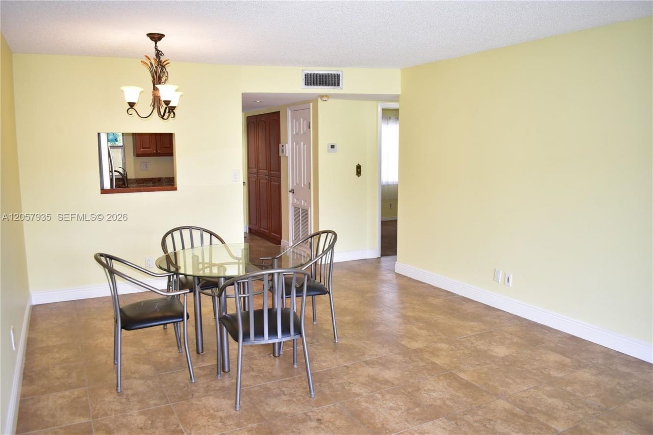 8901 Sunrise Lakes Blvd, Unit 211, Sunrise, FL 33322 Photo