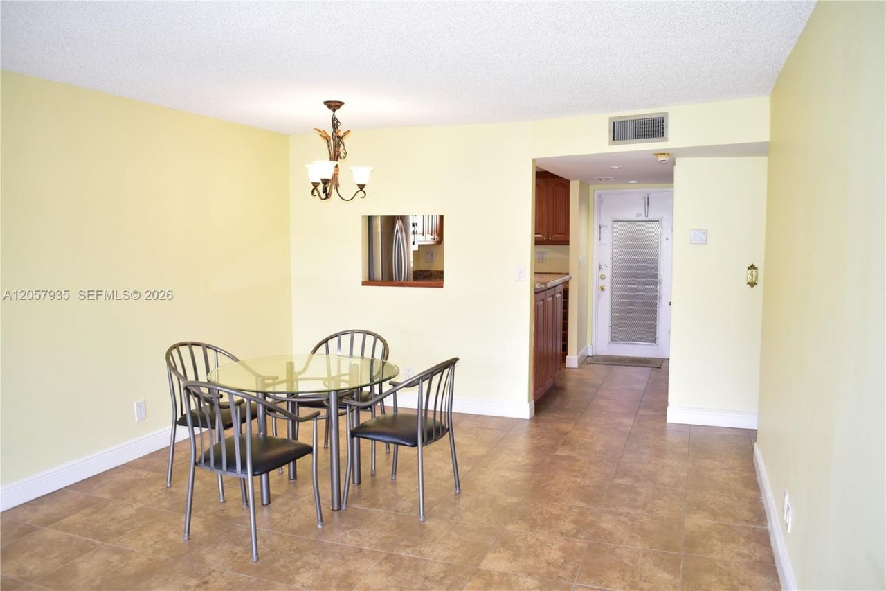 8901 Sunrise Lakes Blvd, Unit 211, Sunrise, FL 33322 Photo