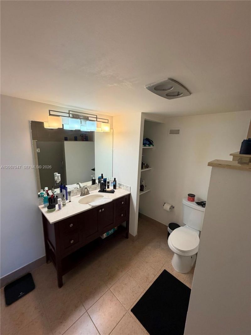 111 Golden Isles Dr, Unit F10, Hallandale Beach, FL 33009 Photo