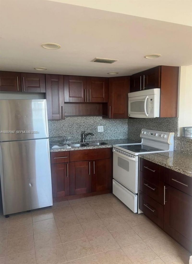 111 Golden Isles Dr, Unit F10, Hallandale Beach, FL 33009 Photo