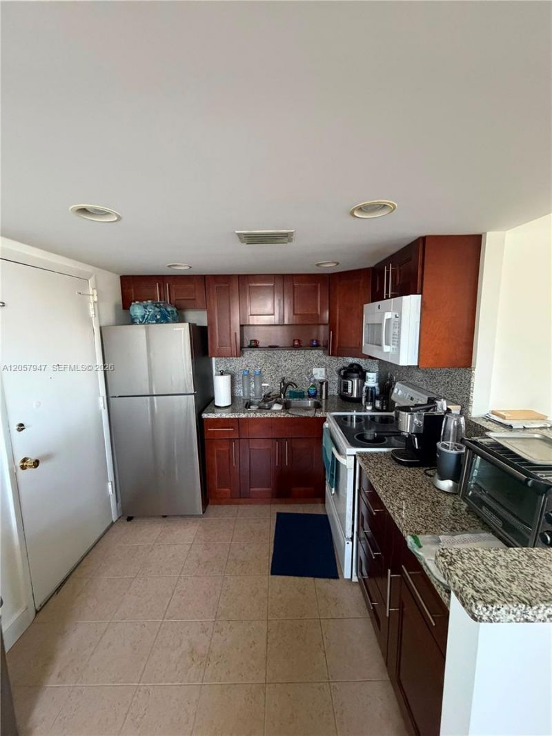 111 Golden Isles Dr, Unit F10, Hallandale Beach, FL 33009 Photo