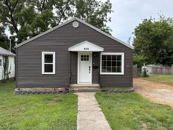 613 E Highland Street , Aurora, MO 65605