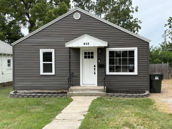 613 E Highland Street, Aurora, MO 65605