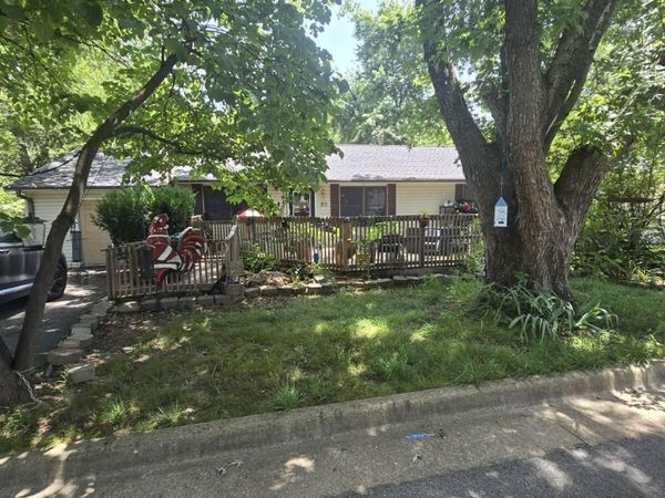 23 Burgoyne Street , West Plains, MO 65775