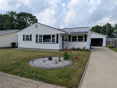 2325 Cathy Drive NE, Canton, OH 44705