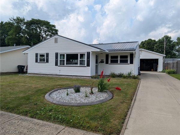 2325 Cathy Drive NE, Canton, OH 44705