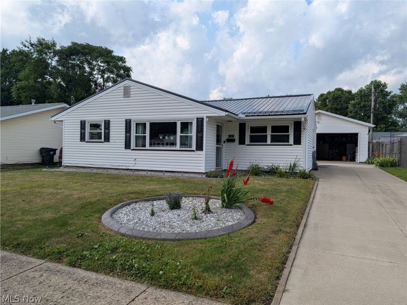 2325 Cathy Drive NE, Canton, OH 44705 Photo 1