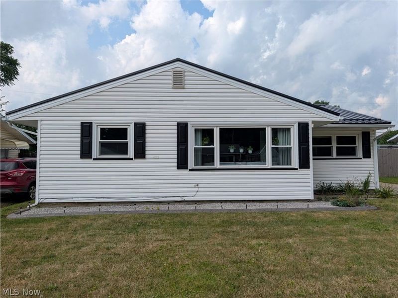 2325 Cathy Drive NE, Canton, OH 44705 Photo 2