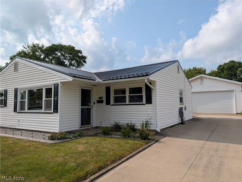2325 Cathy Drive NE, Canton, OH 44705 Photo 4