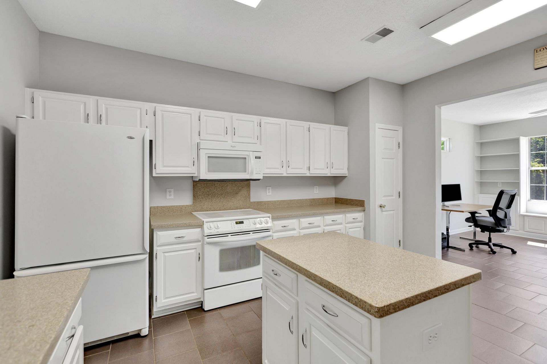 3282 Heathland Way Photo 9